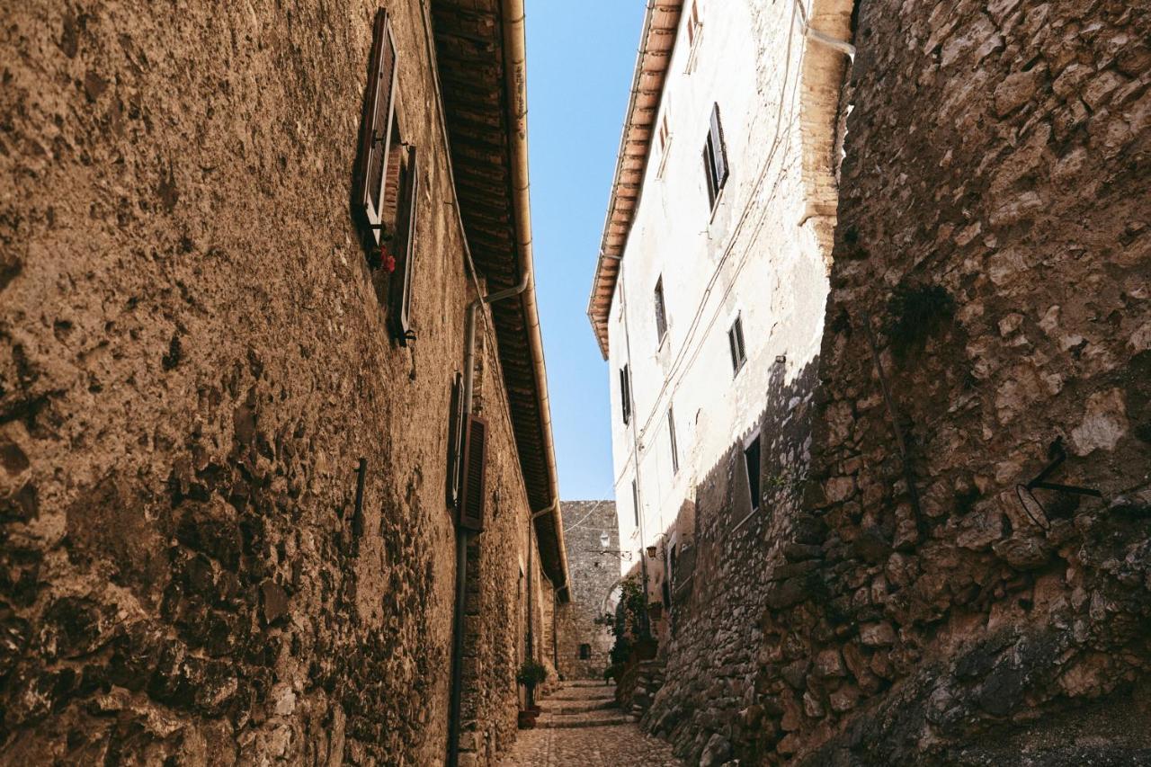 Albergo Diffuso Crispolti Labro Exterior foto