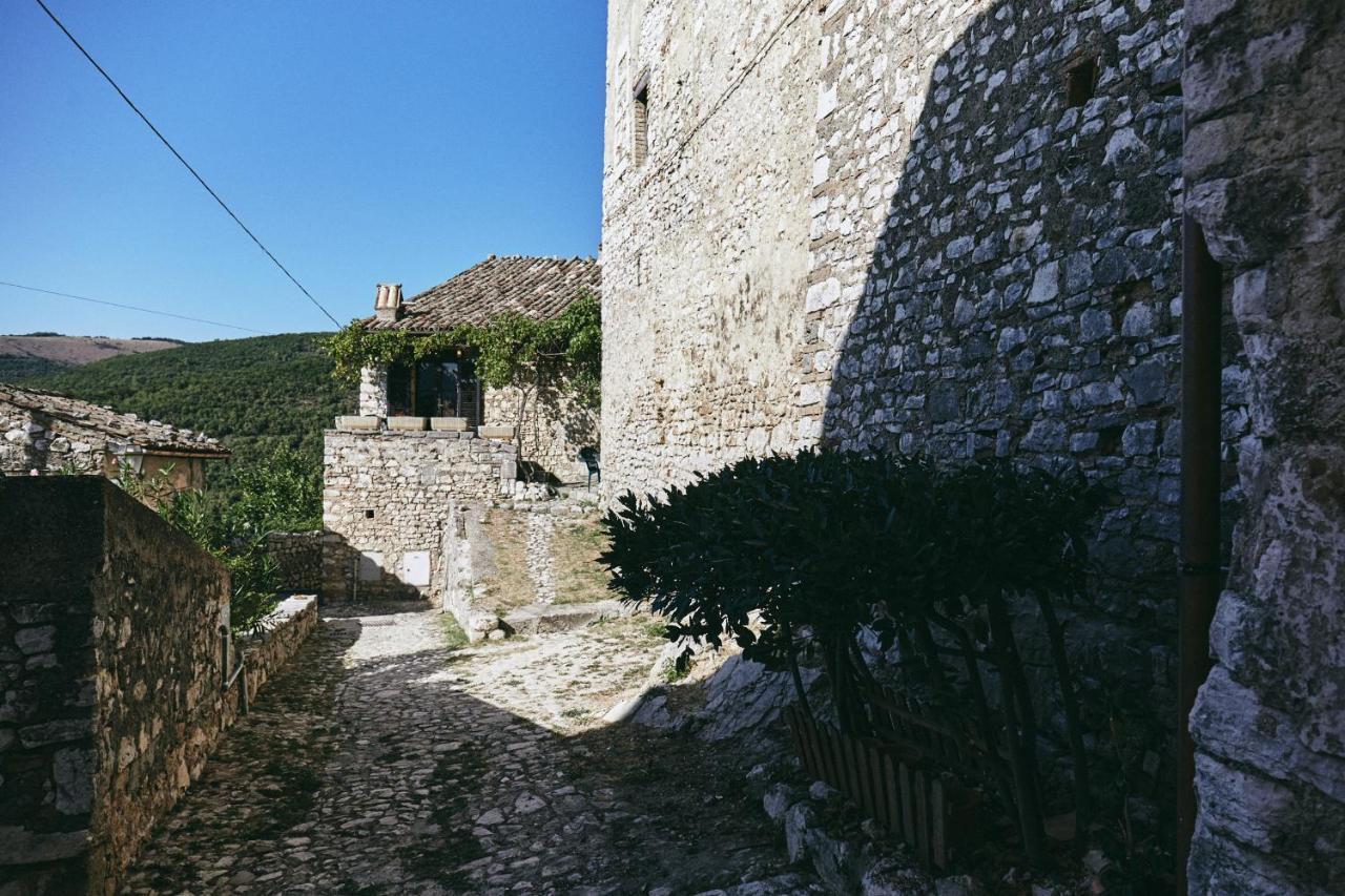 Albergo Diffuso Crispolti Labro Exterior foto